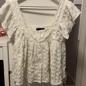 Tröja - Säljer denna jättefina tröja då den tyvärr inte passade som jag ville💞 den är i nyskick 