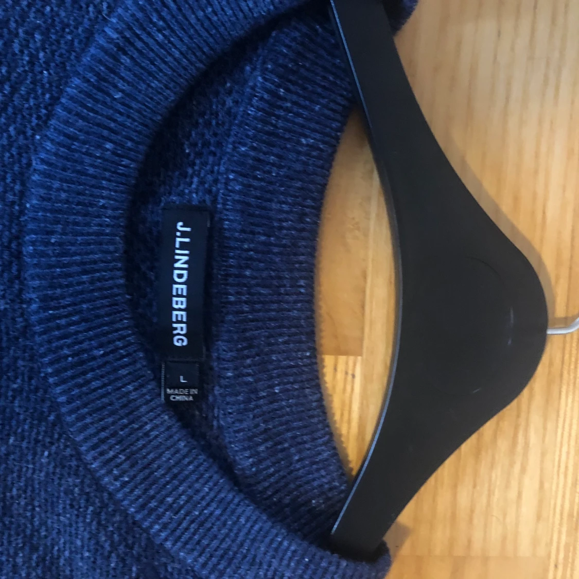 Stickad tröja från J.Lindeberg. Storlek M.  - 90