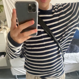 Randig tröja - aldrig använt den, frakt tillkommer:) 