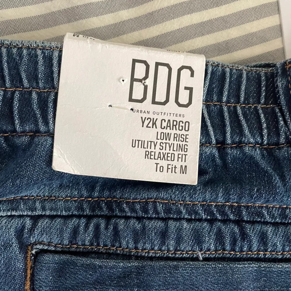 Fina cargo byxoe från urban som aldrif är använda(lapparna sitter kvar). Säljer pågrund av att de inte används . Jeans & Byxor.