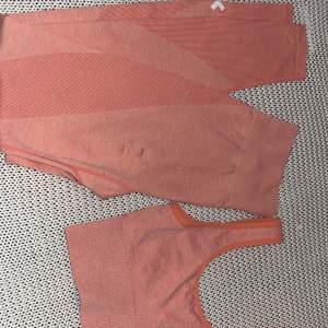 Träning set från lager 157 i färgen rosa Stl S. Väldigt stretchight material 