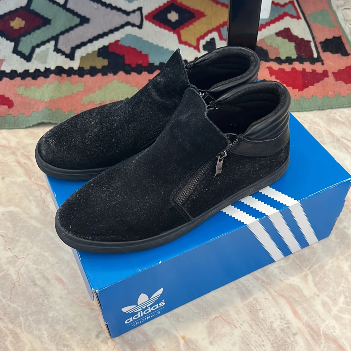 Svarta mocka skor - 90