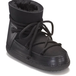 Inuikki - Jag tänkte kolla ifall någon är intresserad av att köpa mina inuikiis!💗Jag har använt dom föra vintern i och med att jag fick dom på julafton. Så dom är i väldigt fint skick✨Kan mötas upp/posta. Skriv till mig för fler bilder, pris kan diskuteras!👍💕