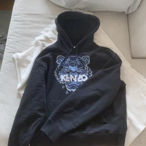 Kenzo hoddie  - Kenzo hoddie knappt använd pågrund av att den är för stor för mig.