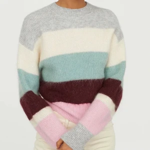 Jättefin randig stickad tröja - Säljer denna jättefina stickade tröjan i stl XS<3