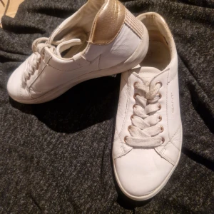 Gant 38 Blå - Perfekt skick, använd väldigt lite.