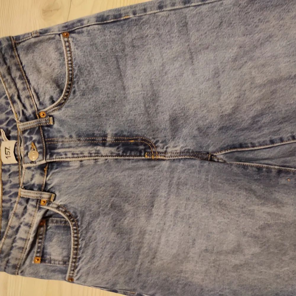 Blåa jeans knappt använda . Jeans & Byxor.