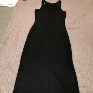 Svart klänning från Gina tricot 