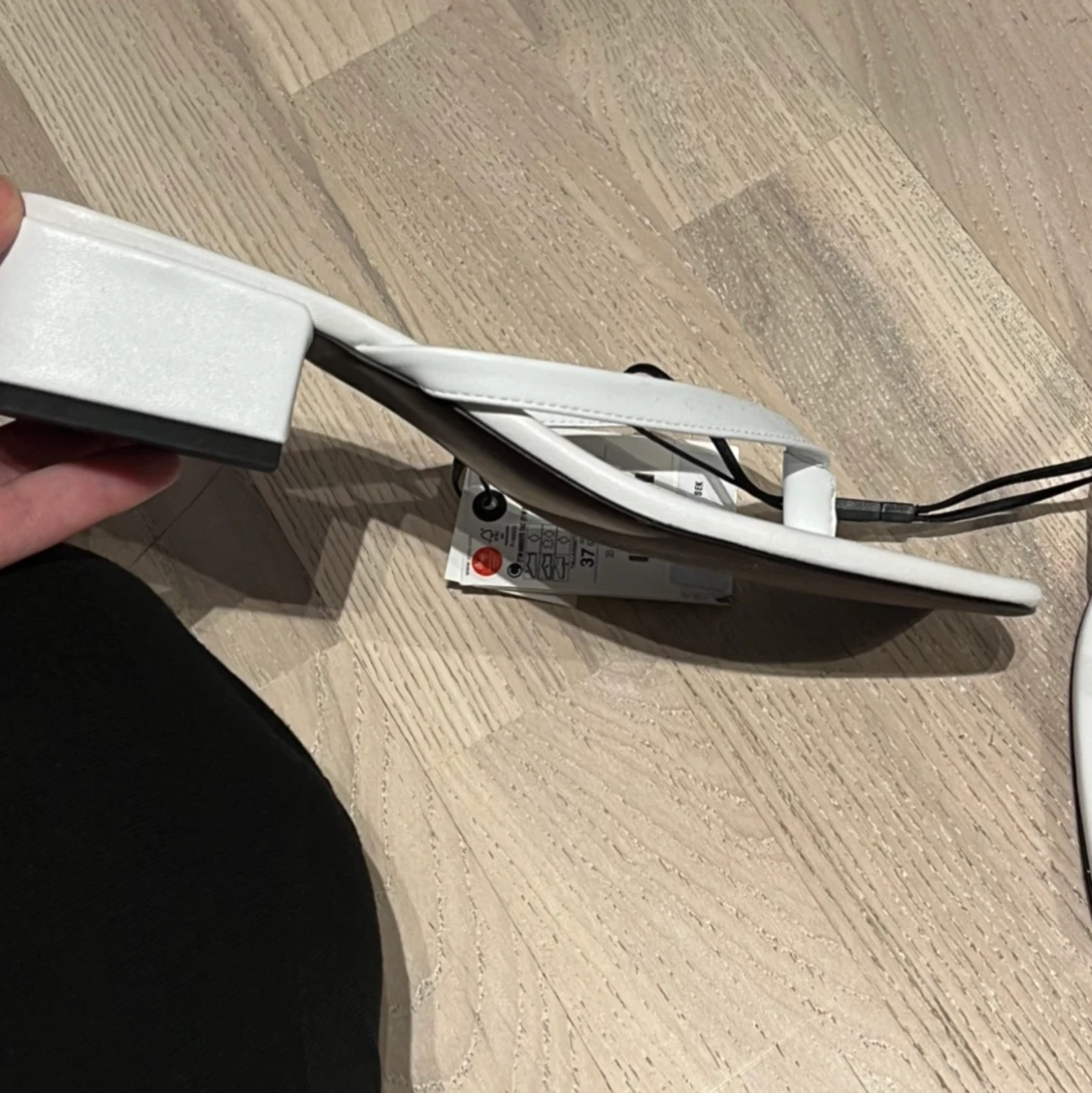 Zara flipflops s37, 70kr - 91