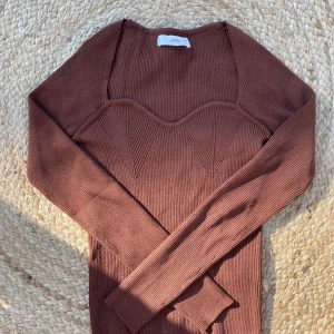 Mango topp - Brun Mango topp i storlek XS