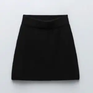 Säljer den populära stickade kjolen från zara! Sparsamt använd💖 