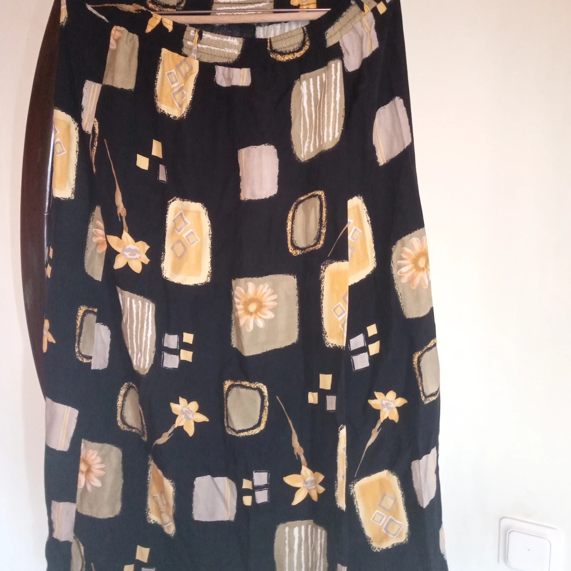 Set Blus /Kjol mönstrad stl 48 samt kjol stl 50 /52. - 90