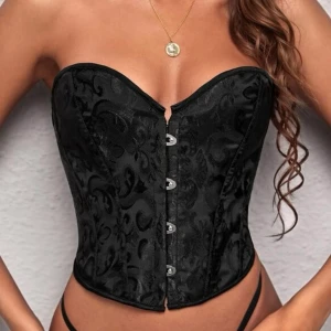 Svart korsett - Svart snygg korsett storlek s, MEN går enkelt att justera me hjälp av snörena🤍| Köparen står för frakten 🤍Paketpris vid köp av flera varor, allt säljs i befintligt skick !