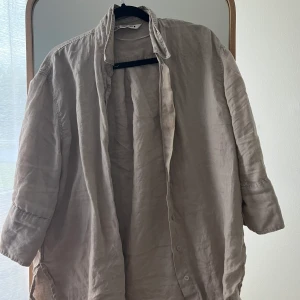 Skjorta - Kortarmad skjorta i linne , xs men oversize så kan även passa medium 