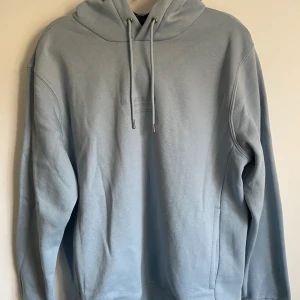 Hoodie  - Superskön hoodie som är knappt använd.  