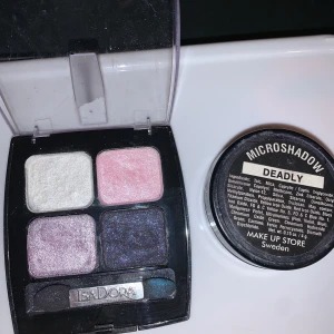 Ögonskugga - Ögonskuggspalett isadora ’smoky eyes 93 pink’ fyra färger: vit, rosa, lila o väldigt mörk lila/blå typ svart. Alla glittriga. Använd men inte alls mycket. 70kr. Make up store: Microshadow ’deadly’: väldigt mörkbrun nästan svart, knappt använd. 35kr 