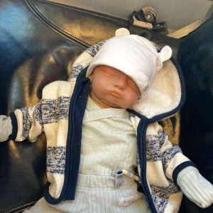 Äkta reborn - Jag säljer nu min reborn! Hon är Rosalie kittet av Olga Auer. Hon har med sig sitt certifikat 