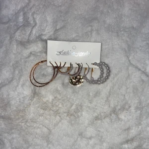 Fashion Jewelry örhängen  - Oanvända jättefina örhängen som passar både till vardags och festligare tillfällen. Ej använda. 