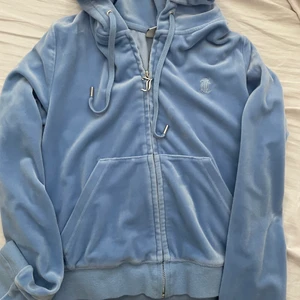 Juicy couture kofta - Helt oanvänd juicy kofta säljs pga köpte fel färg orginal pris 1100!