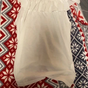 Fin volang tröja - Bra skick