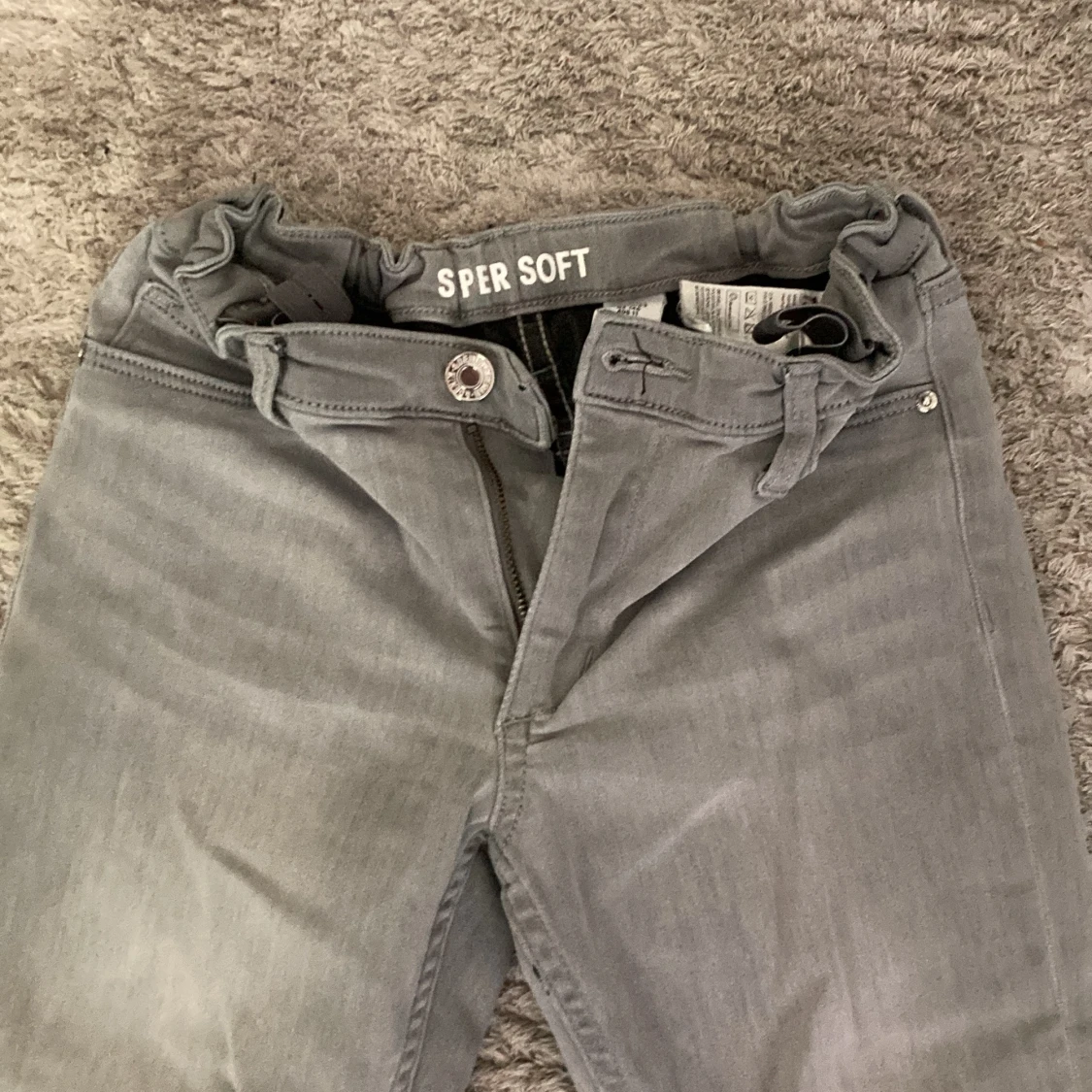 Gråa skinnyjeans strlk 146 - 90