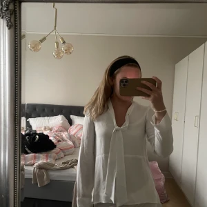 3 blusar - Köp alla tre blusar för 150 kr! Alla är från Zara och i storlek XS. Kan eventuellt gå ner i pris. 