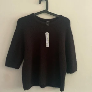 Lindex, tröja- ull och alpacka ull , stl XS - Nyskick - lappen sitter kvar. Köpt på Lindex i februari för nypris 500 kr. Det är storlek XS men passar även S.