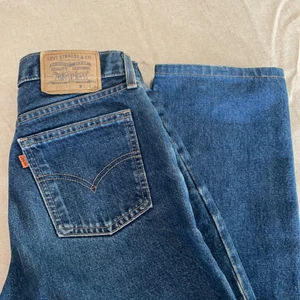 Vintage Levis - Intressekoll på mina sällsynta orange tab Levi’s. Tillverkades nångång mellan 1969 och 1999. Superfint skick.