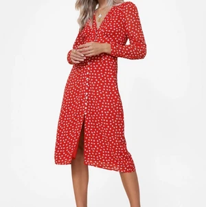 Adoore klänning Paris som ny  - Hej, säljer denna superfina adooreklänning i storlek 38 då den tyvärr är för stor för mig, använd ett fåtal gånger