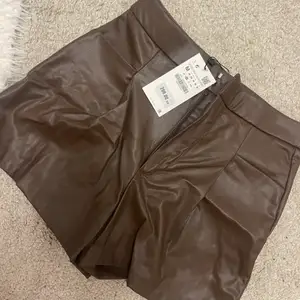 Zara shorts köpta för 299kr. Säljer för 200. Helt nya med tags på 