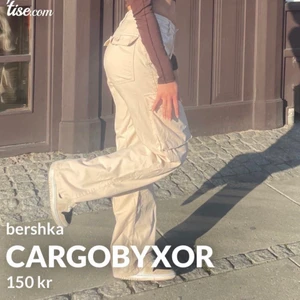 Cargobyxor bershka - Använda en gång i storlek S, däremot är dragkedjan sönder och en utav knapparna på bakfickan gått av vid tvätt - vilket går att fixa hos en skräddare för en billig peng!