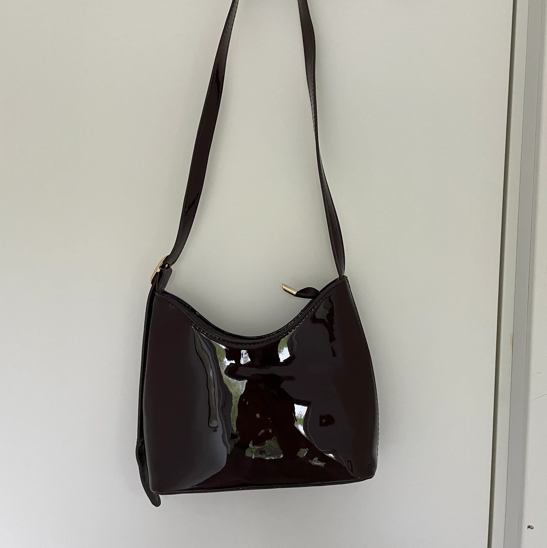 Brun lackad väska - 91