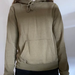 Mossgrön hoodie stl. XS - - hoodie - stl XS - bra skick- tvätt 40° - nypris 199kr