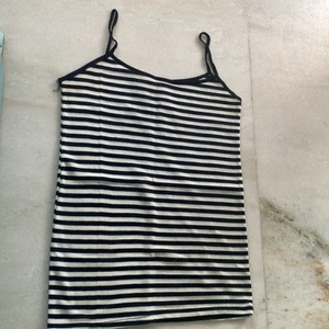 Top - Black n white strips singlet top 