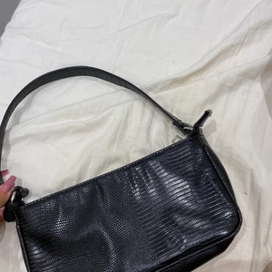 Svart väska  - Super snygg svart väska 