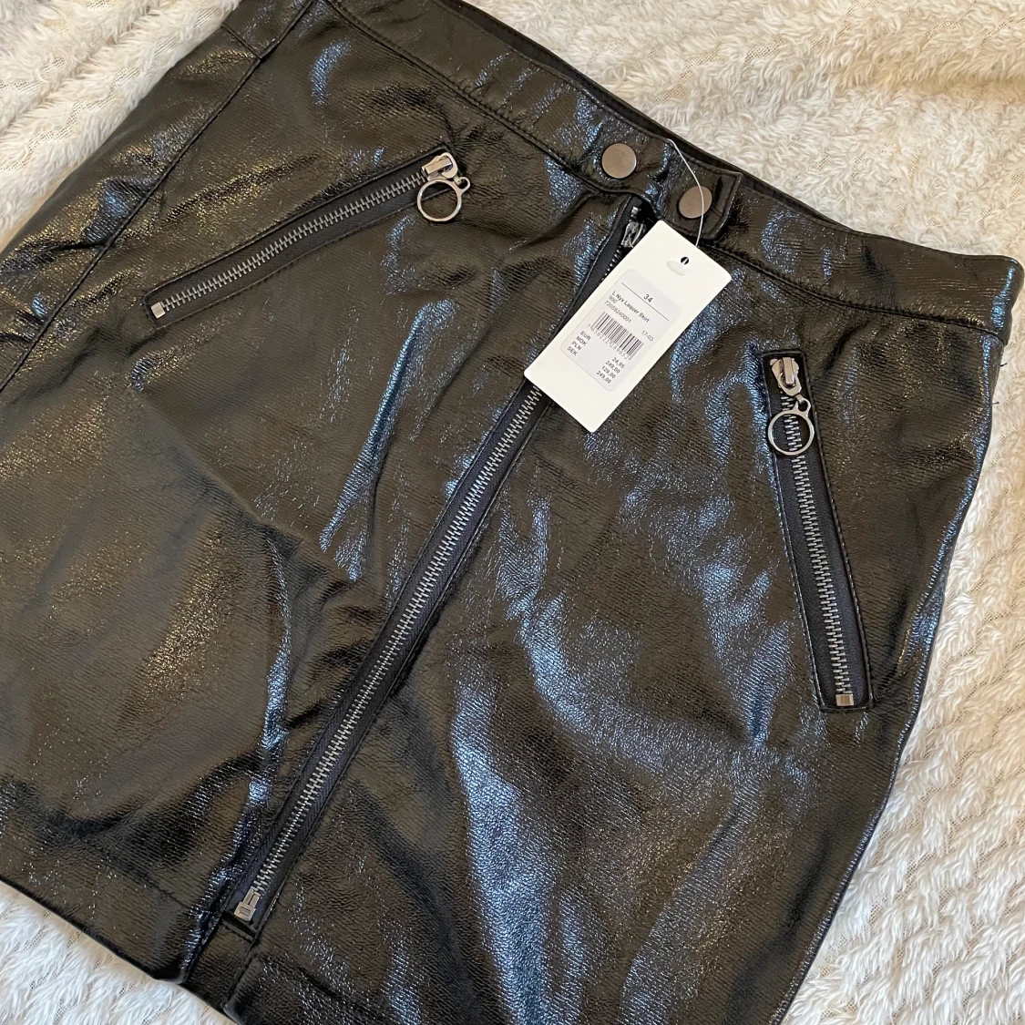 Skinn kjol storlek 34 oanvänd