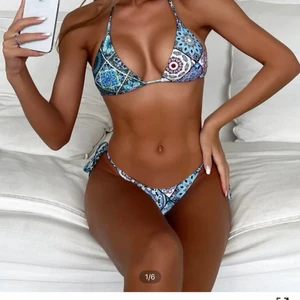 SHEIN bikini blå - En bikini från SHEIN🤩 Jättebra kvalite men kom i fel storlek så för stor för mig! Storlek L men passar också M (lite stor för mig som har S) Aldrig använd! 