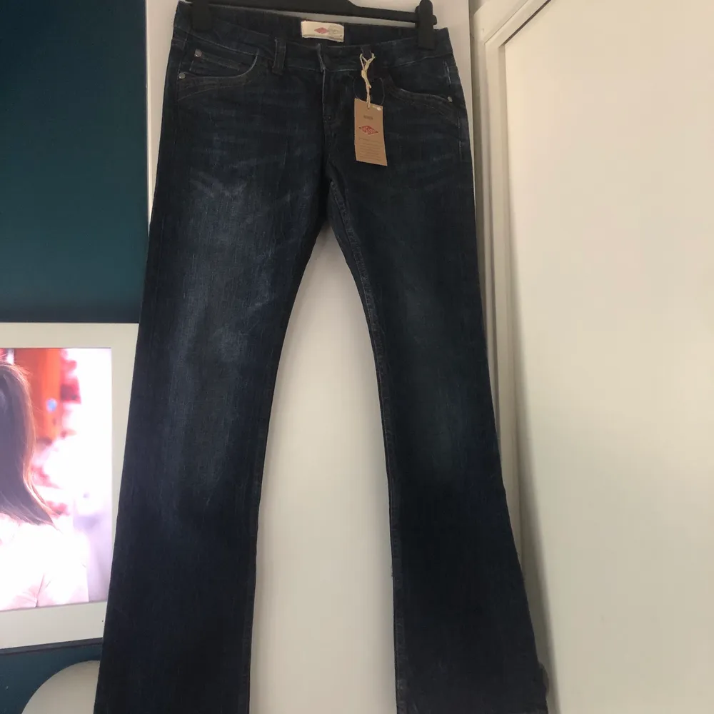 Lågmidjade jeans med lappar kvar. W30 L34. Jenssen är lite små i storlek. . Jeans & Byxor.