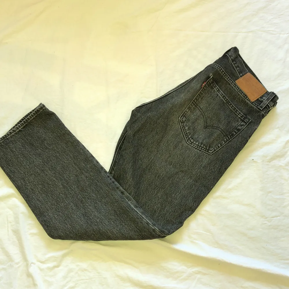 Levi’s Jeans 511:or Z Storlek 33/32, knappt använda med en perfekt passform både i midjan och låren. Väldigt snygg färg och trendiga! :). Jeans & Byxor.