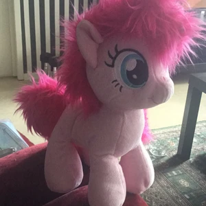 My litle pony  - Pinkie pie från my litle pony hon har bara stått i en hylla jätte fin . Kan mötas i Stockholm eller skickas 