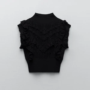 Zara topp - En jättefin topp från zara som är helt oanvänd men prislappen är borttagen. Pris kan diskuteras och om fler bilder behövs så kan jag skicka det❤️❤️ KÖP DIREKT FRÅN 260-300KR❤️