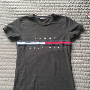 Tommy hilfiger - En hilfiger t-shirt använd en gång storlek S väldigt bra skick 