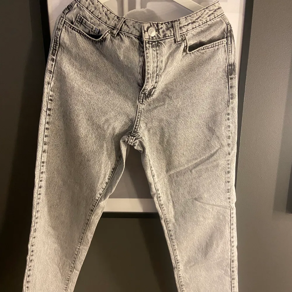 Perfect jeans från Gina tricot, uppfattar dessa en aning mindre i storleken . Jeans & Byxor.