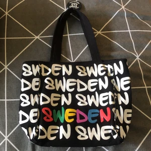 Robin-Ruth väska SWEDEN - Säljer Robin Ruth handväska, nyskick, säljer då den inte är min stil längre  ✨Frakt inkluderat i pris, kontakta mig vid köp✨