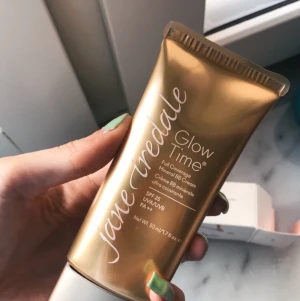 JANE IREDALE GLOW TIME - BB cream med SPF 25. Färgen BB6. Endast testad på handen så är som ny! 