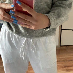 Linnebyxor  - Använda endast två gånger, nyskick. De blir budgivning ifall fler är intresserade:)