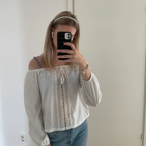HM off shoulder strl S - En somrig off shoulder blus som passar till det mesta💓💞