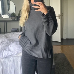 Stickad tröja från hm  - Använd få gånger och säljer pga att den inte används 