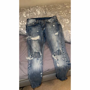 Mnmi Jeans - Fina jeans från mnmi. Säljer åt min kille, storlek 28 på båda jeansen! 300kr för båda + frakt. 170 för ett par + frakt.