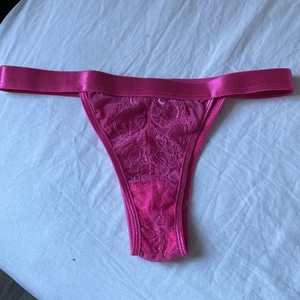 Rosa spets stringtrosor  - Hel spetsiga rosa stringtrosor som aldrig är använda! 💗frakt: 45kr
